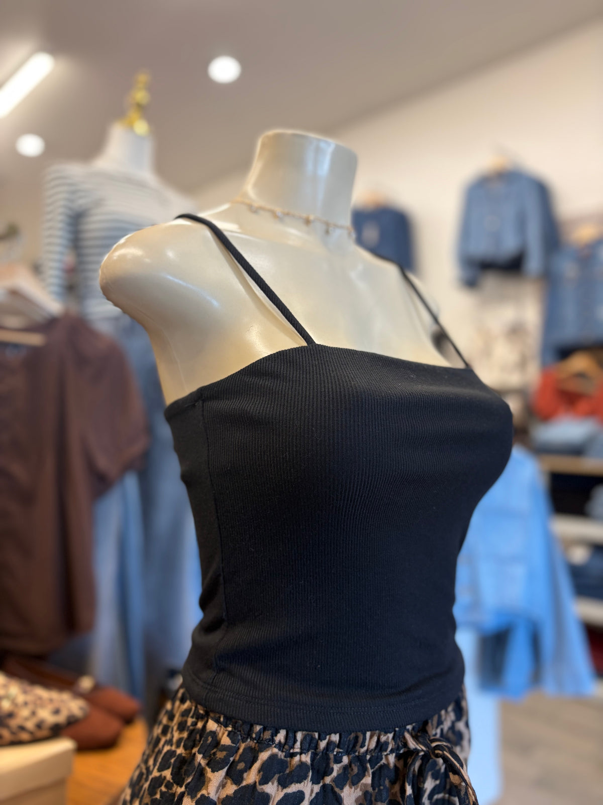 Blk Straight Neck Cami Top