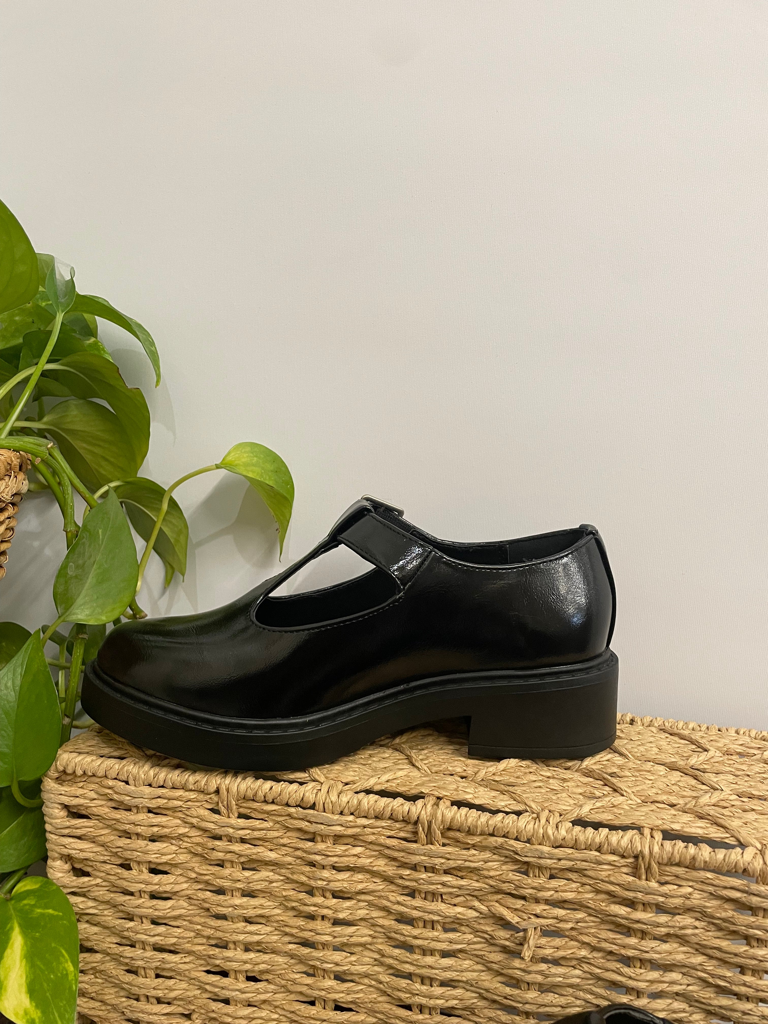 Silver buckle dress shoe