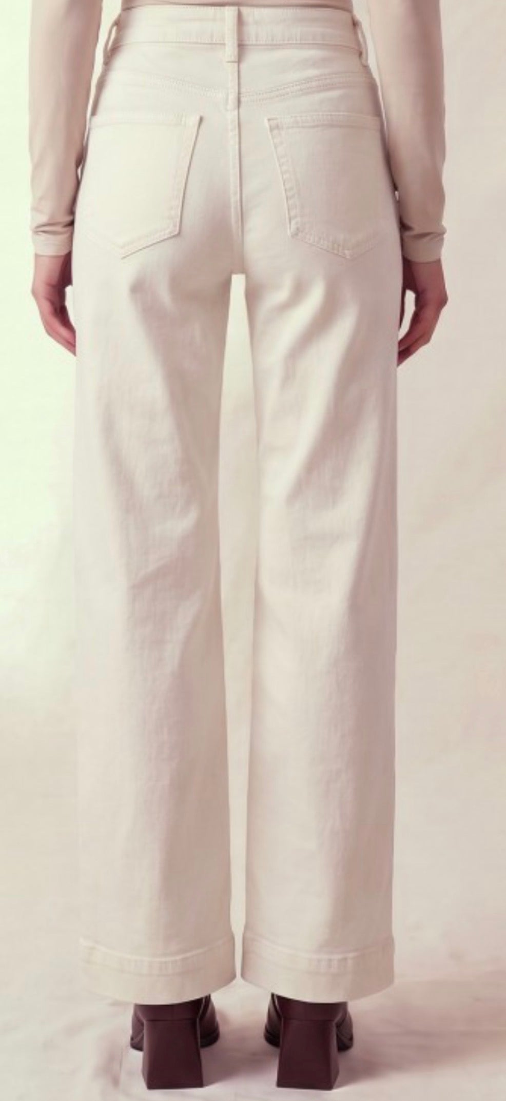Front pocket wide leg jeans