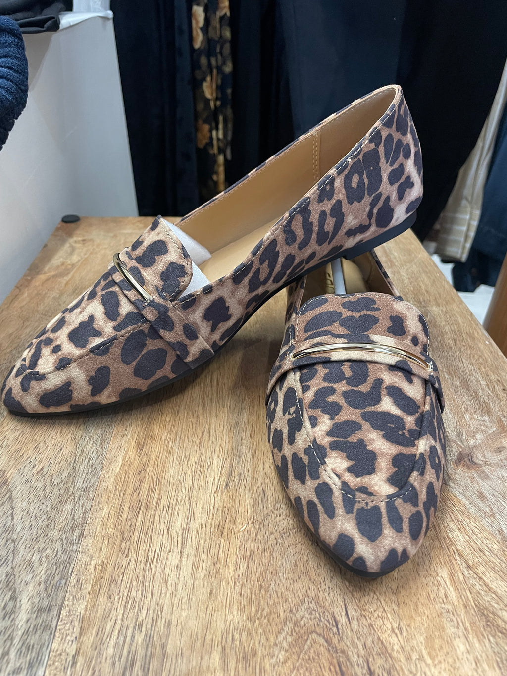 Cheetah pointed loafers