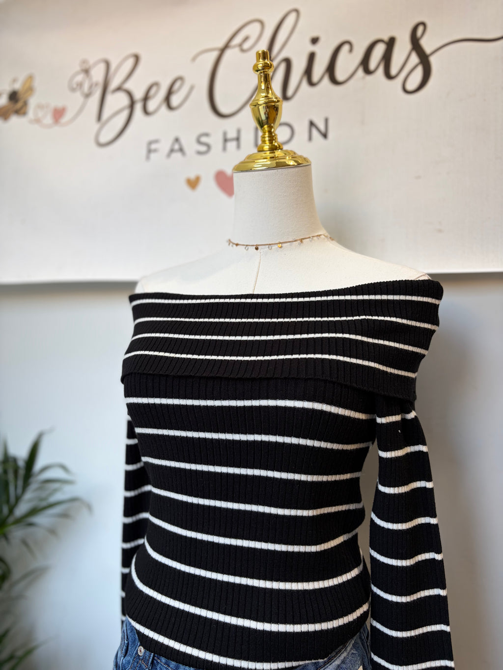 Blk/Ivory Off Shoulder Sweater Top