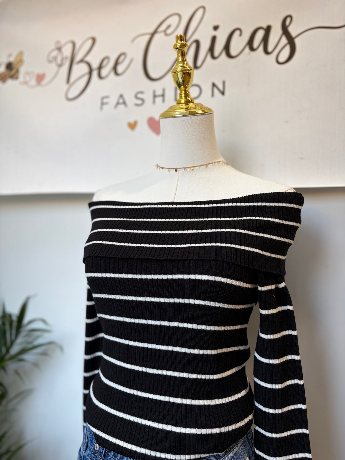 Blk/Ivory Off Shoulder Sweater Top