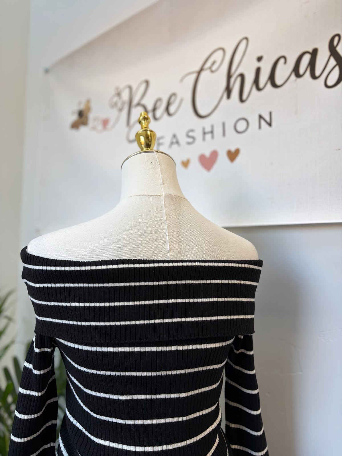 Blk/Ivory Off Shoulder Sweater Top