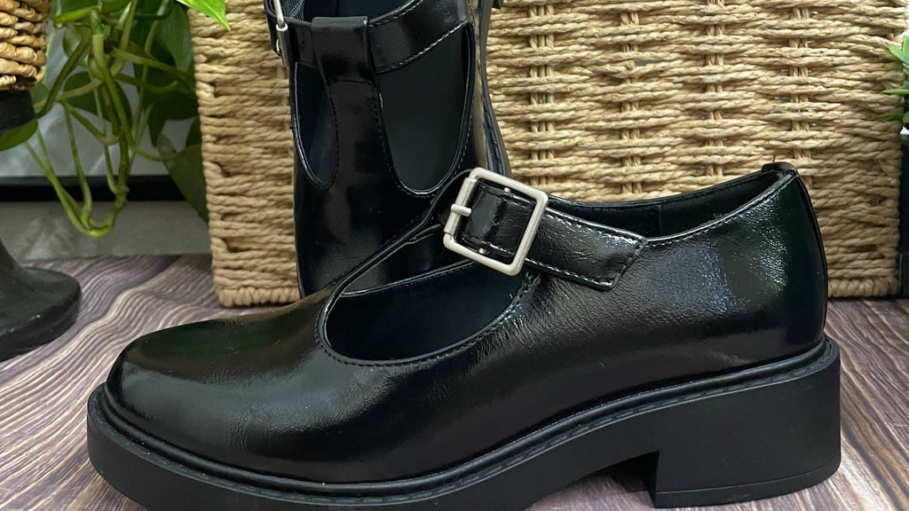 Silver buckle dress shoe