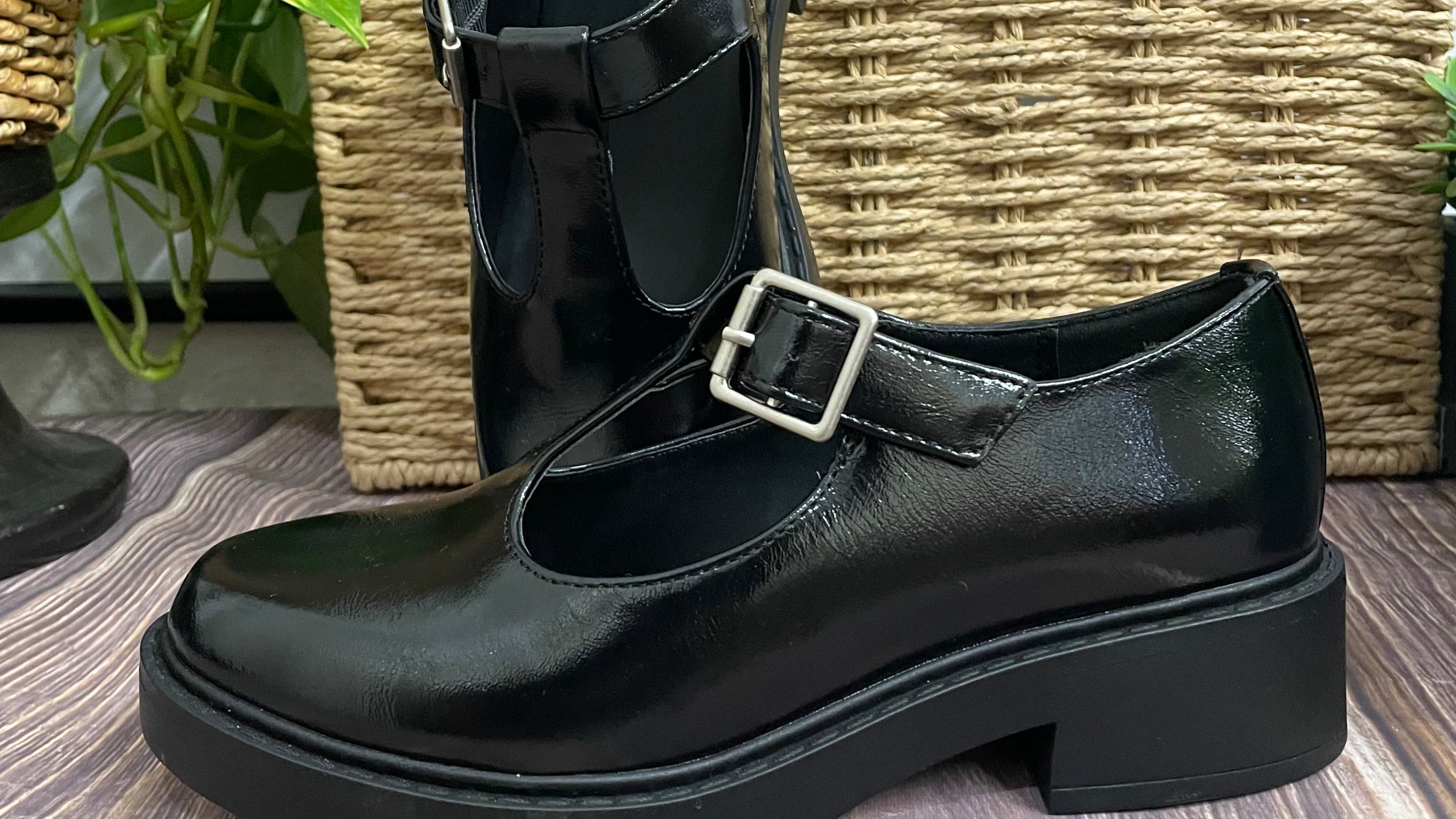 Silver buckle dress shoe