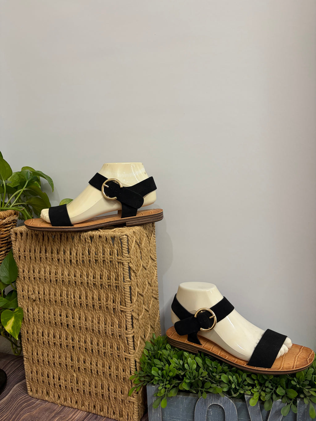 Blk Back Gold Buckle Sandal