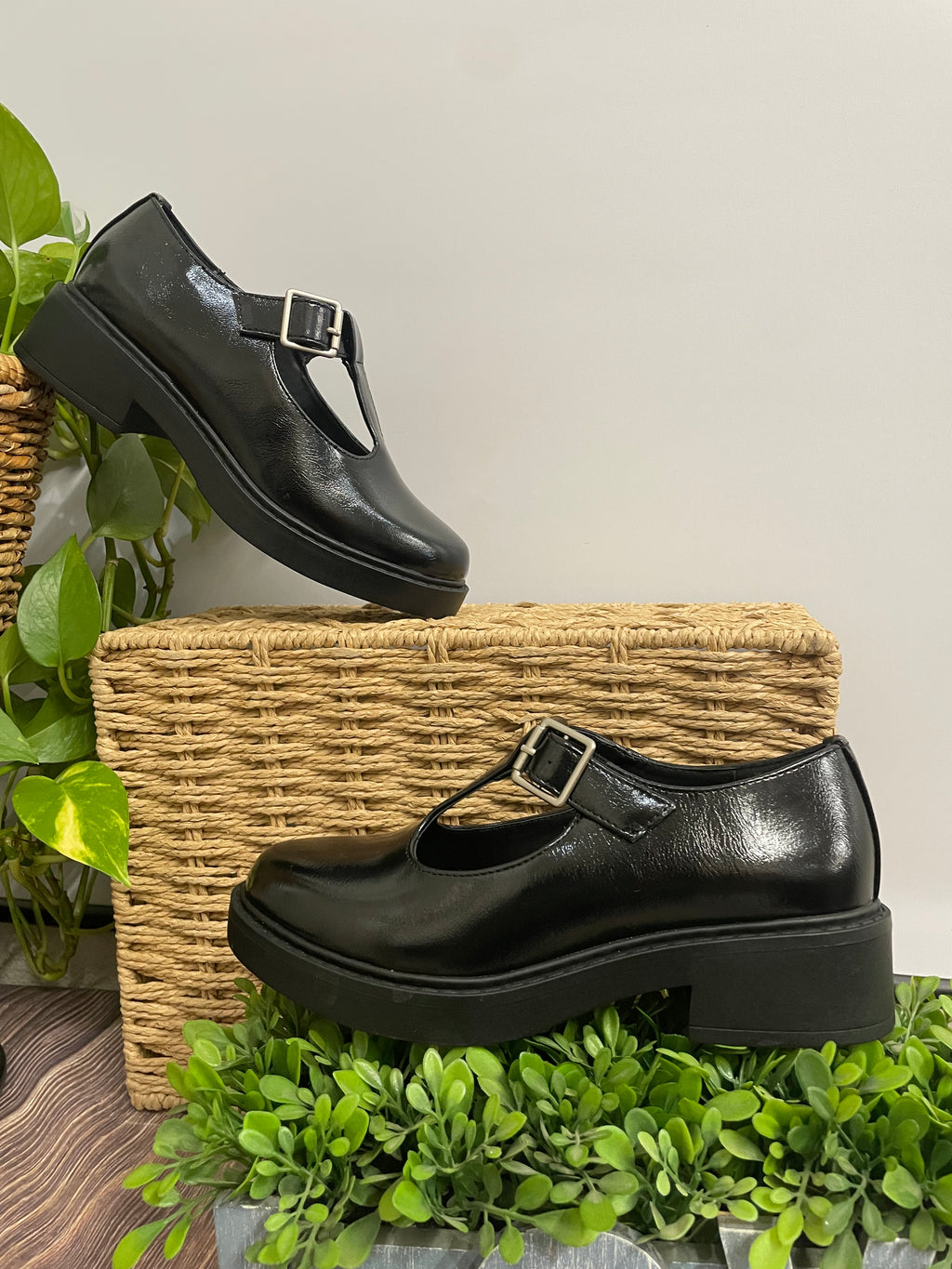 Silver buckle dress shoe