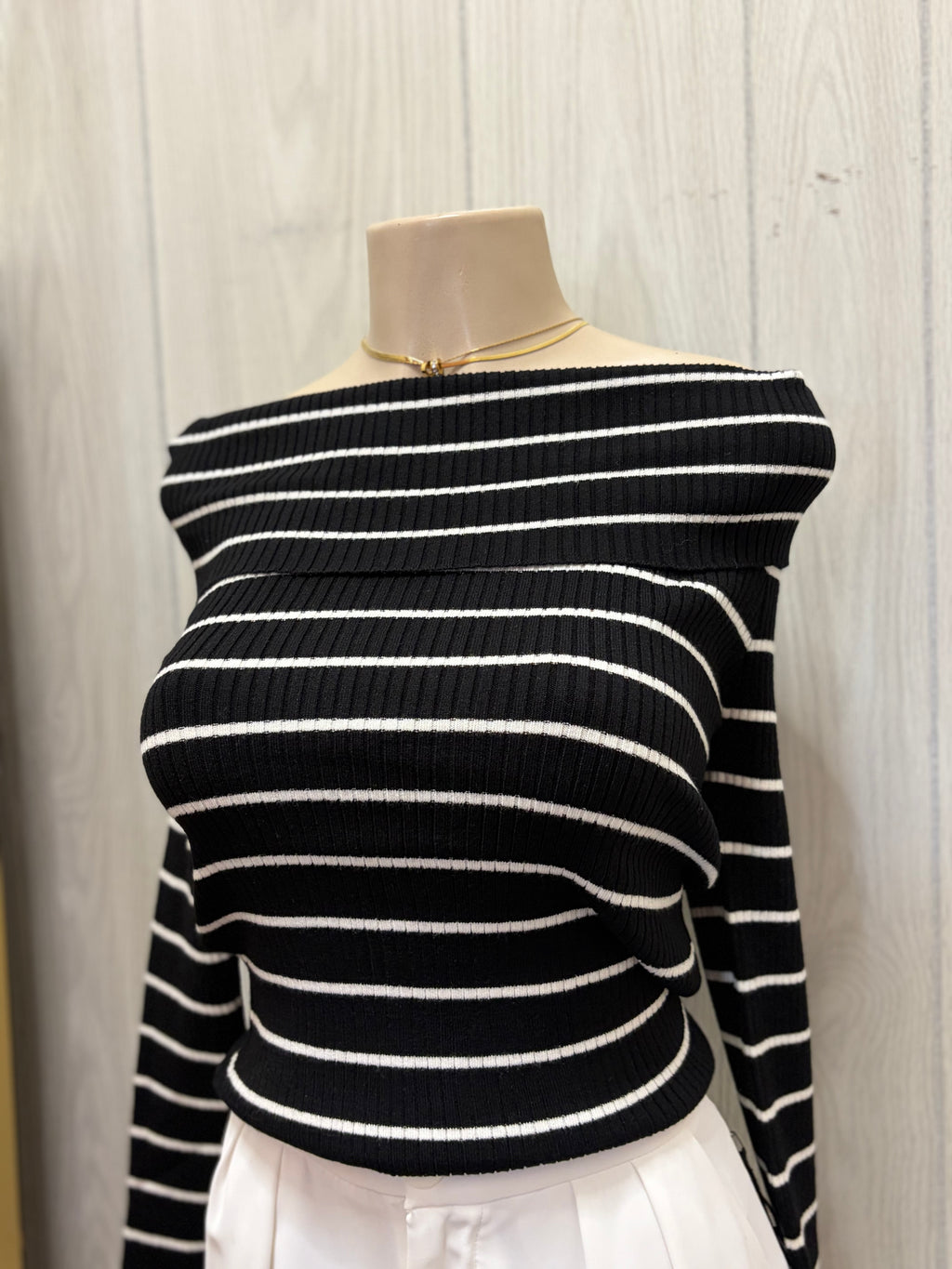 Blk/Ivory Off Shoulder Sweater Top