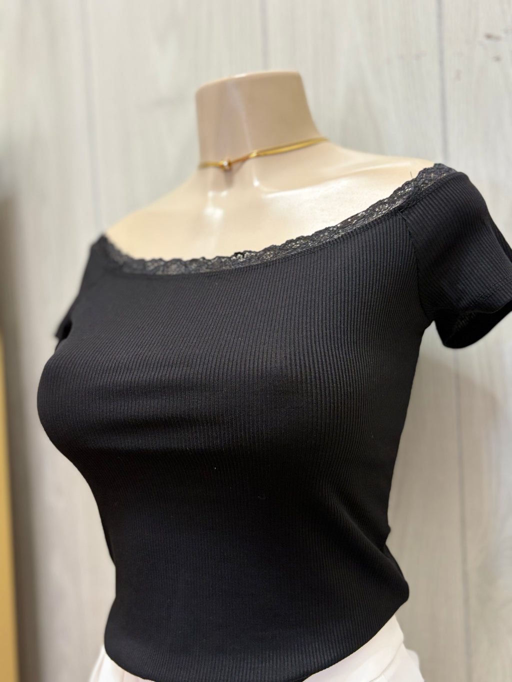 Blk Off Shoulder Lace detail Top
