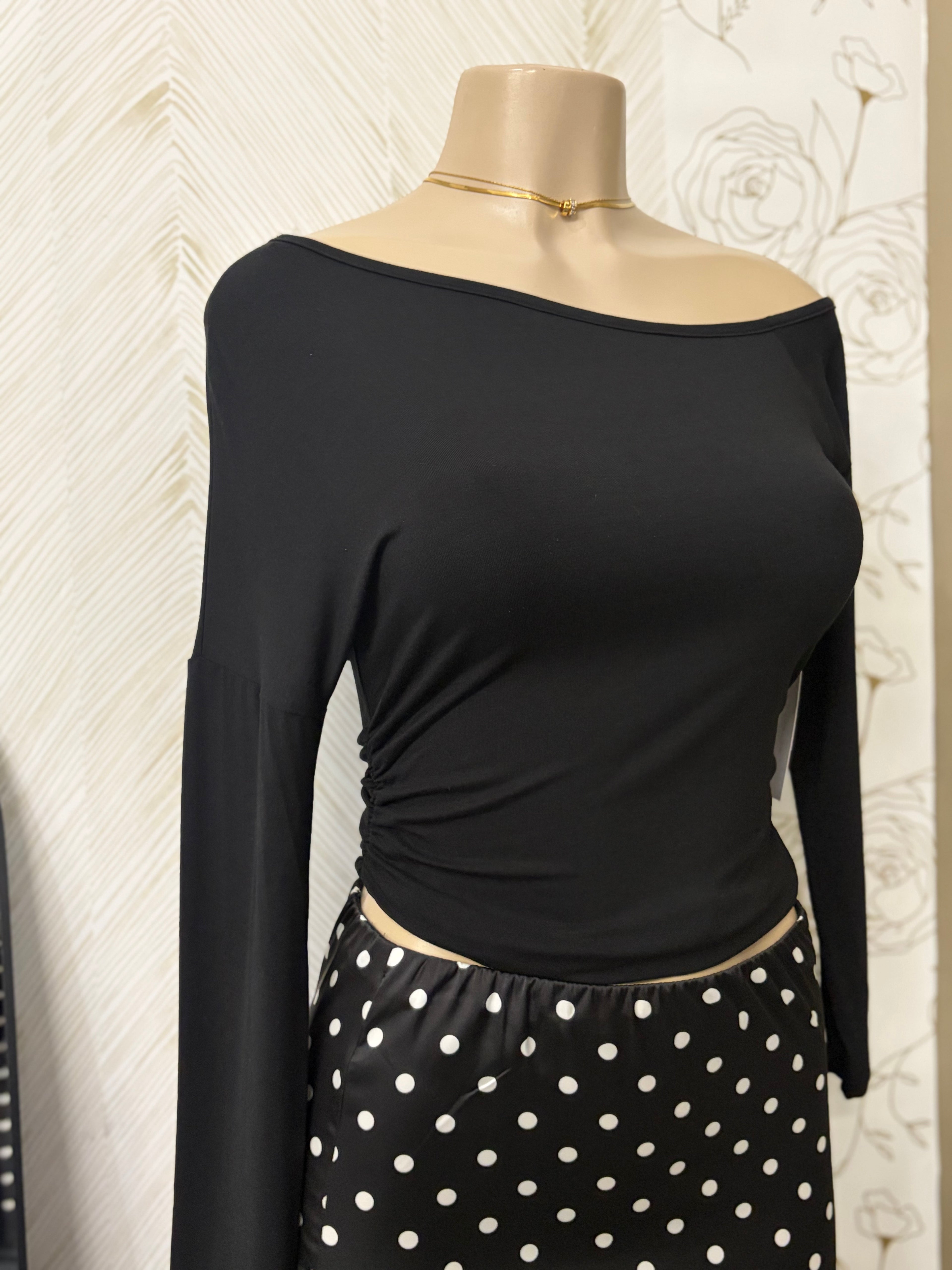 Blk Ruched Off shoulder long sleeve